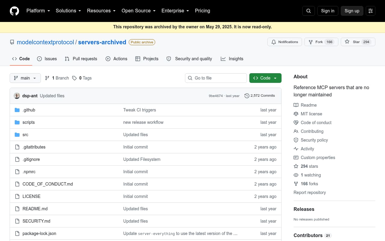 Репозиторий servers-archived: жёлтая плашка сверху сообщает, что владелец заархивировал его и он доступен только для чтения